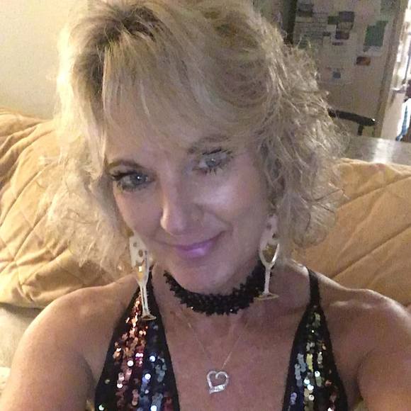 Meet your Posher, Connie - Picture 1 of 1